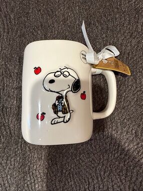 Snoopy Ceramic Mug with Apple Motif & # 1 Teacher